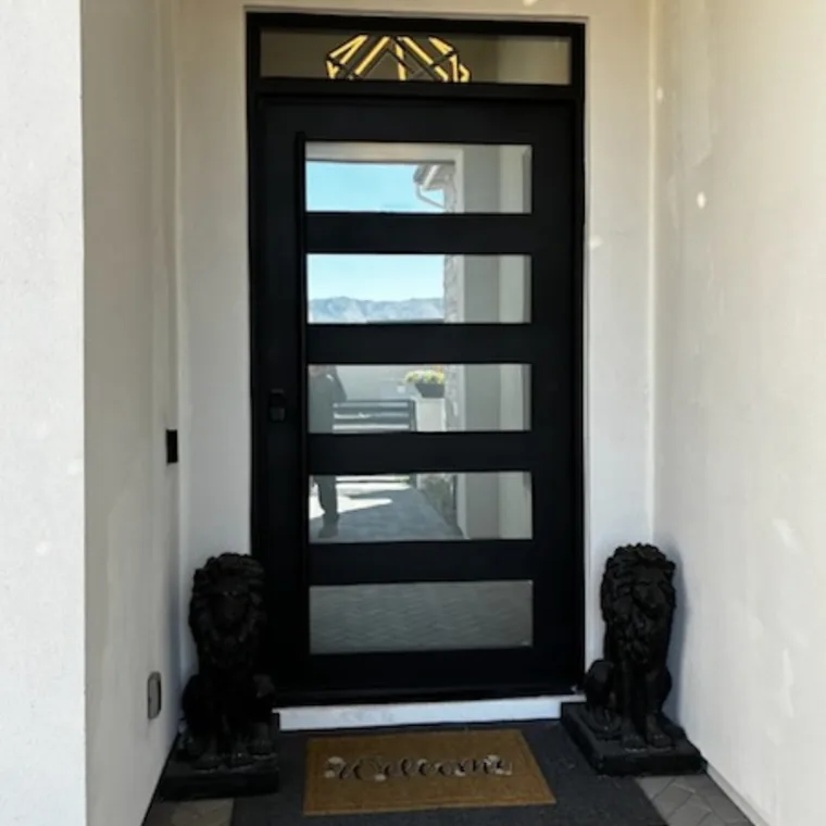 Pivot door with transom